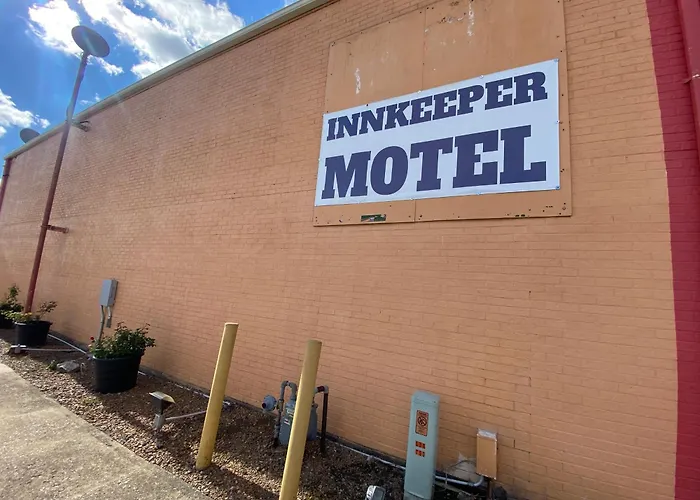 Motel Innkeeper